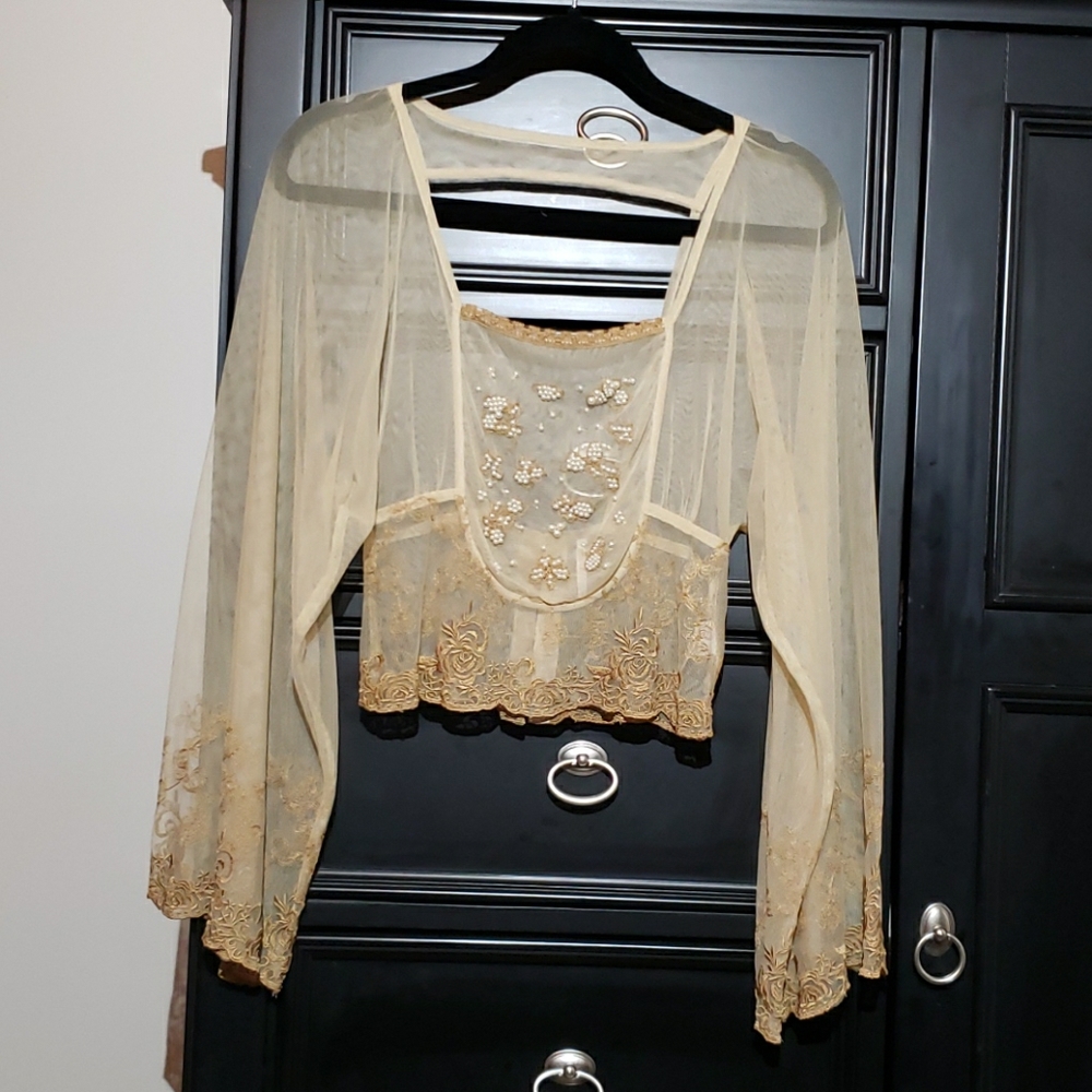 ☮  Free People Sheer 👕